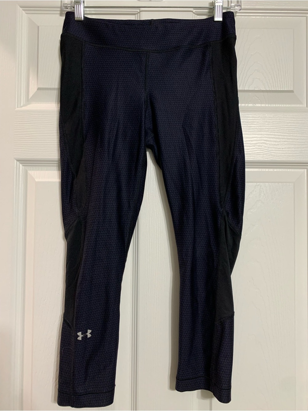 Under Armour Women's Navy and Black Capri Leggings
